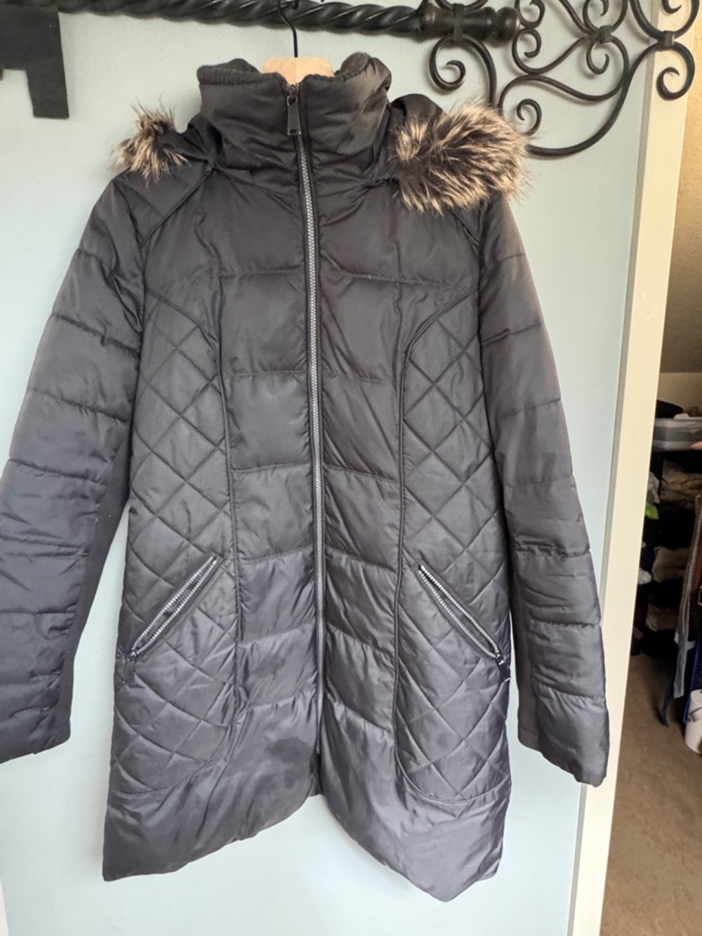 Women’s Gray Quilted Puffer Coat with Faux Fur Trim